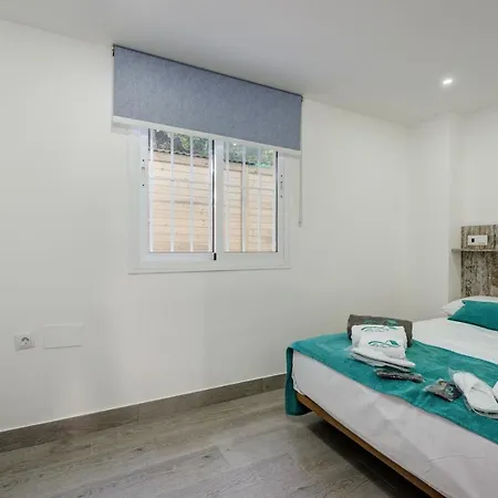 Isabel By Seric, 15' Walking To The טורמולינוס