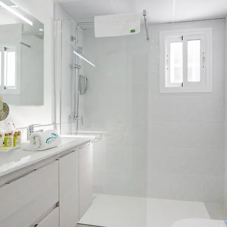 Isabel By Seric, 15' Walking To The * Торремолинос