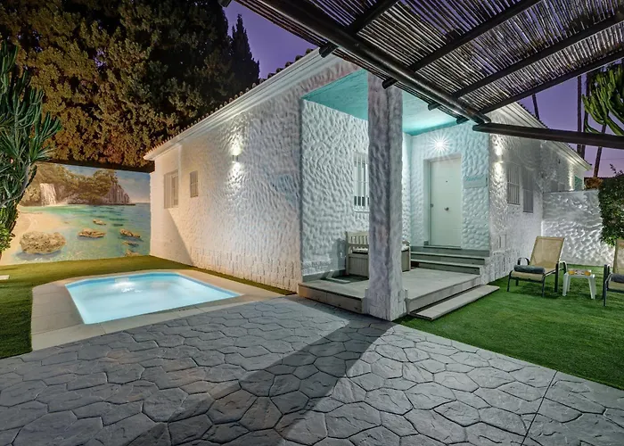 Isabel By Seric, 15' Walking To The Torremolinos