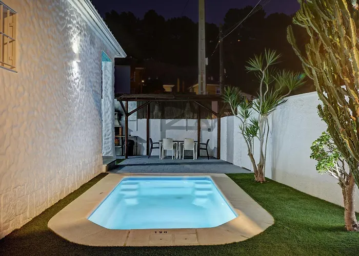 Isabel By Seric, 15' Walking To The