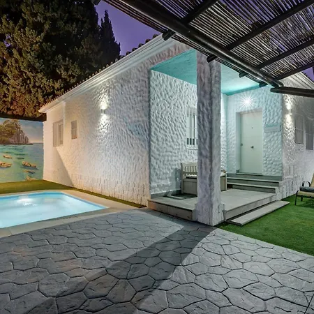 Isabel By Seric, 15' Walking To The Torremolinos