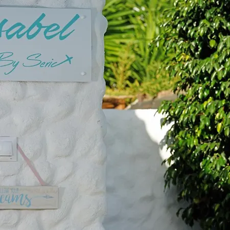 Isabel By Seric, 15' Walking To The * 托雷莫利诺斯