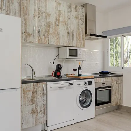 Isabel By Seric, 15' Walking To The *